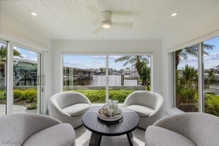 1100 8th Ave S in Naples, FL - Building Photo