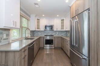 109 Springfield Ave in Summit, NJ - Building Photo - Building Photo