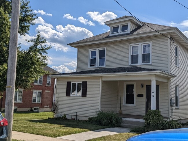 property at 613 N Chestnut St