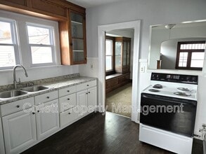 11512 Tonsing Dr in Garfield Heights, OH - Foto de edificio - Building Photo