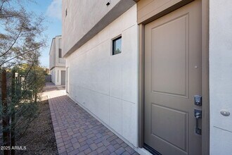 225 N Pleasant Dr in Chandler, AZ - Building Photo - Building Photo