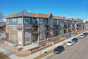 Littleton Crossing in Littleton, CO - Building Photo