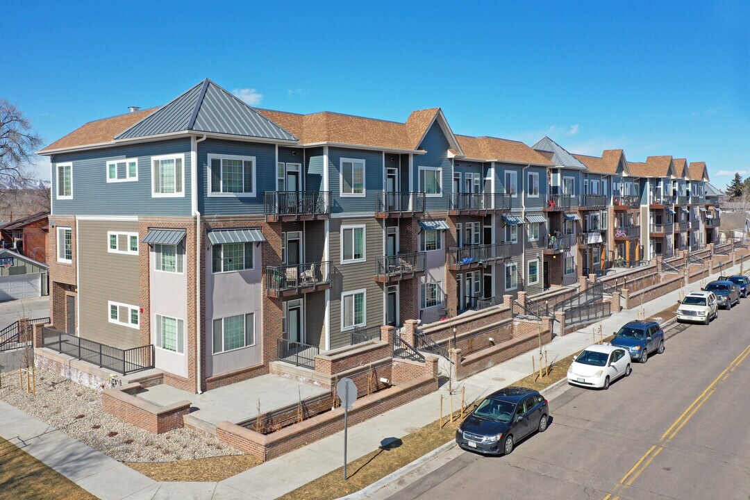 Littleton Crossing in Littleton, CO - Building Photo