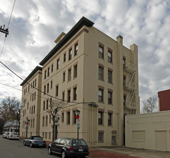 Naylor Arms in Norfolk, VA - Building Photo - Building Photo