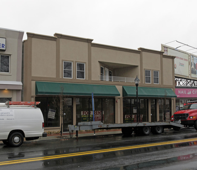 683-685 Main St in Hackensack, NJ - Foto de edificio - Building Photo