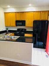 556 E 32nd St in Chicago, IL - Building Photo - Building Photo