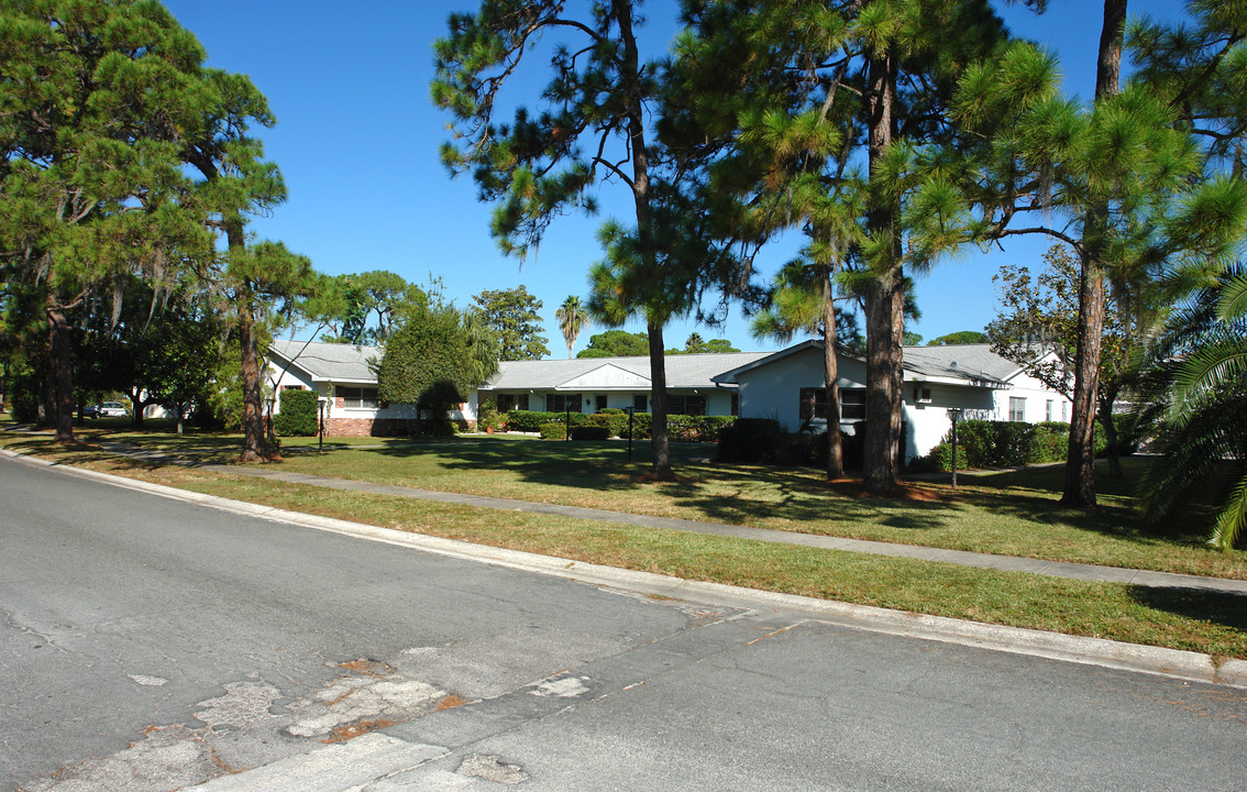 129 SW Madison Cir N in St. Petersburg, FL - Building Photo