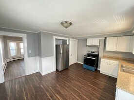 114 Jewett St in Manchester, NH - Building Photo