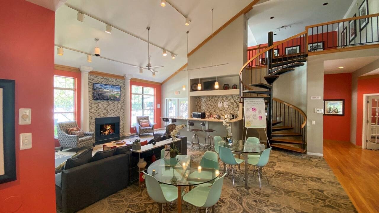 Village Club on Franklin in Southfield, MI - Building Photo