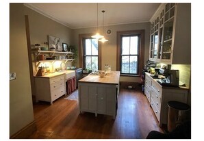 21 High St, Unit 1 in Brookline, MA - Building Photo