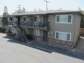 Plaza Apartments in Sacramento, CA - Building Photo - Building Photo