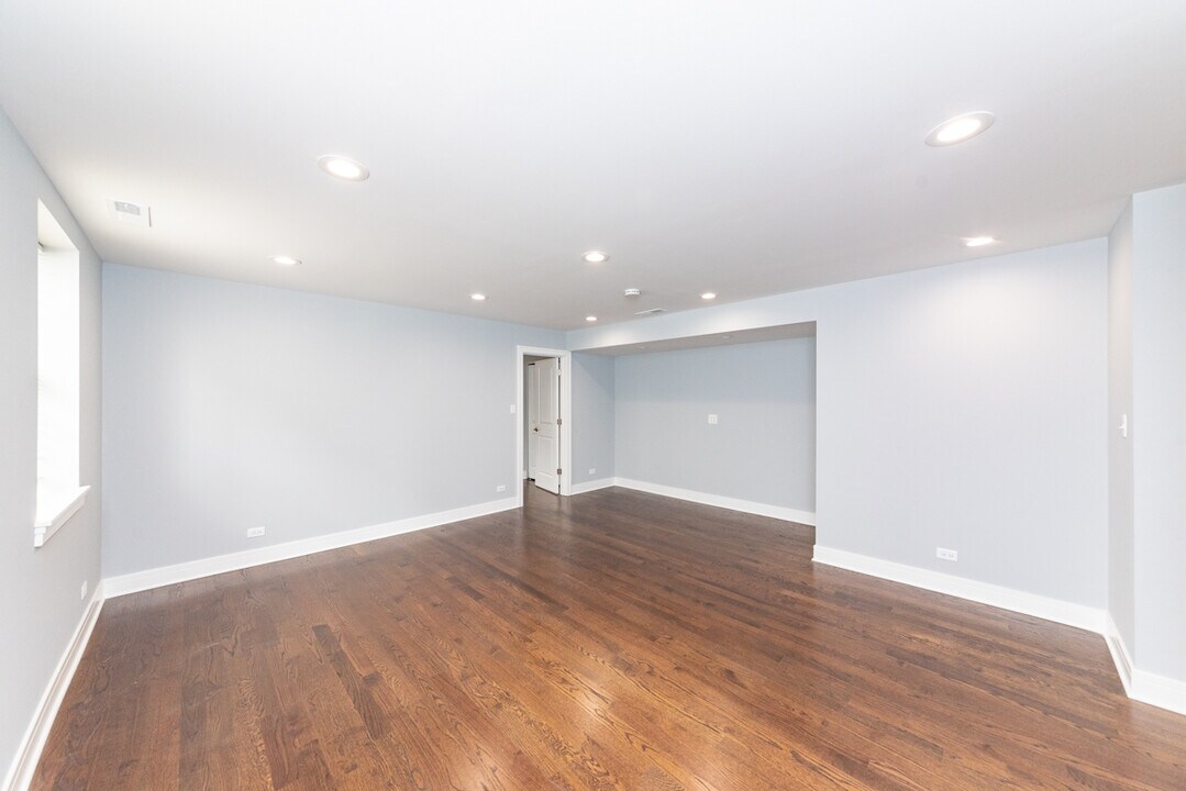 2145 W Chicago Ave in Chicago, IL - Building Photo