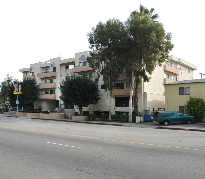 Laurel Canyon Place Apartments in Valley Village, CA - Building Photo