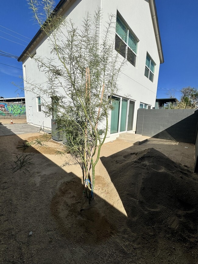 property at 1510 W Monroe St