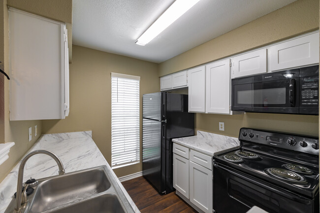 Serena Woods Apartments in Spring, TX - Building Photo - Building Photo