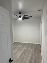 1710 W North B St in Tampa, FL - Building Photo