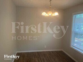 1049 Megan Ct in Sugar Hill, GA - Foto de edificio - Building Photo