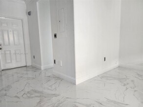 6970 NW 177th St in Hialeah, FL - Building Photo - Building Photo