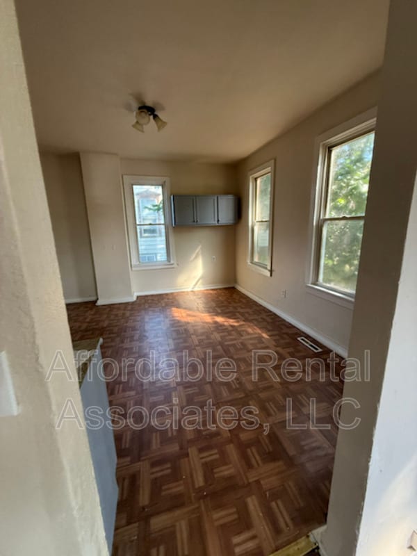 property at 1310 W Scott St