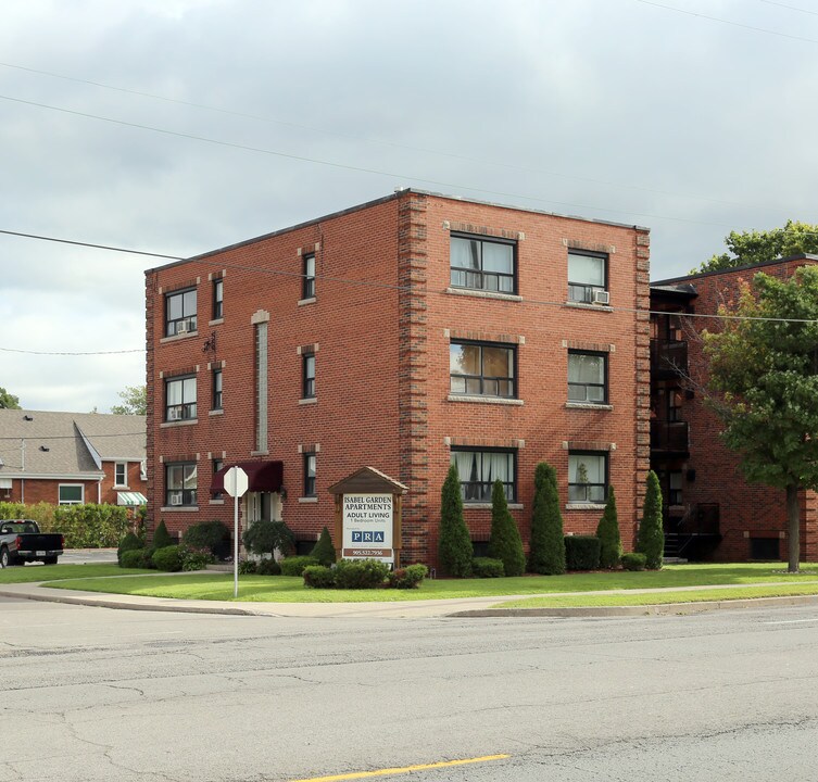 51 Isabel Ave in Hamilton, ON - Building Photo