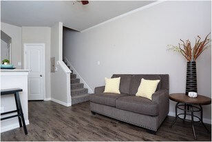 Indian Creek Townhomes Apartments