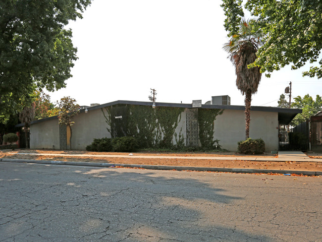 3384 E Sierra Madre Ave in Fresno, CA - Building Photo - Building Photo