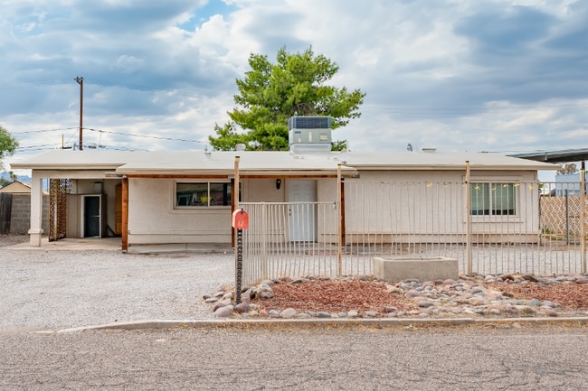 3233 N El Tovar Ave in Tucson, AZ - Building Photo - Building Photo