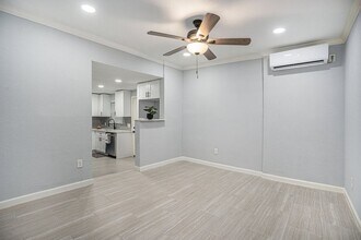 7449 Walker St in Houston, TX - Building Photo - Building Photo