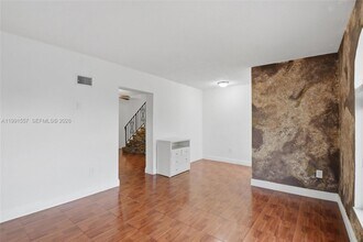 3210 SW 26th St in Miami, FL - Building Photo - Building Photo