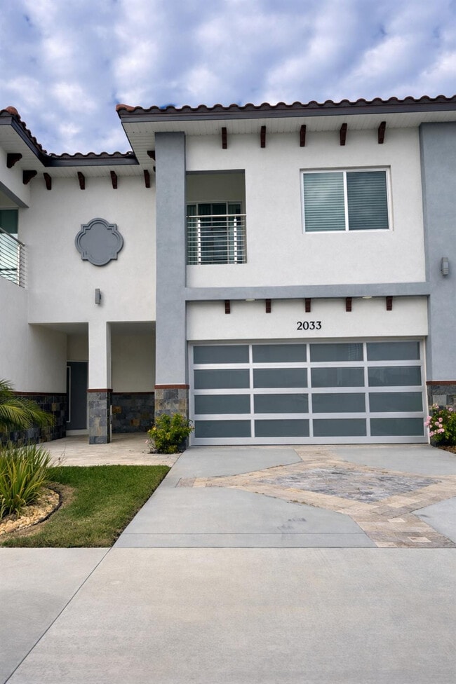 property at 2033 Greenbriar Ter