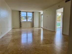 3001 S Ocean Dr, Unit 211 in Hollywood, FL - Building Photo - Building Photo