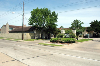 Bellfort Place Townhomes in Houston, TX - Building Photo - Building Photo