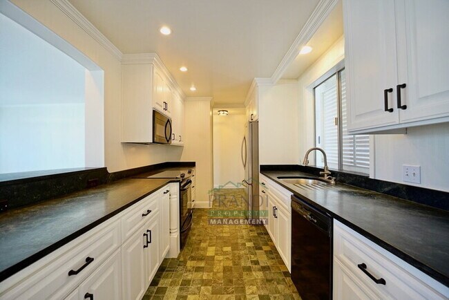 2335 Shelter Bay Ave in Mill Valley, CA - Building Photo - Building Photo