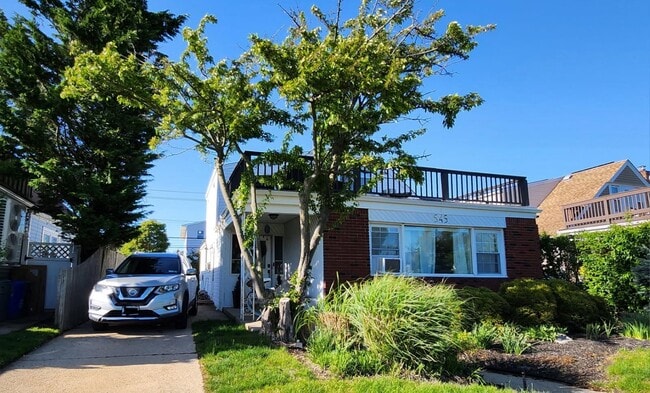 property at 545 E Park Ave