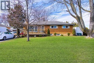 71 East St in Hamilton, ON - Building Photo