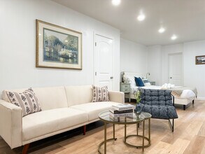 2129 Pine St in Philadelphia, PA - Foto de edificio - Building Photo