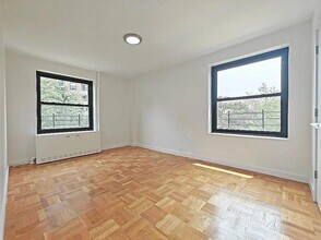 210 Clinton Ave in Brooklyn, NY - Building Photo - Building Photo