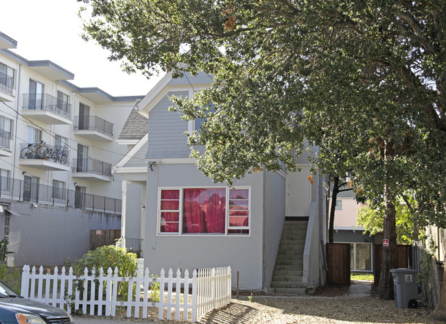 2222 Haste St in Berkeley, CA - Foto de edificio - Building Photo