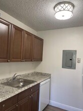 1089 Benoist Farms Rd in West Palm Beach, FL - Foto de edificio - Building Photo