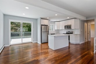 271 6th Ave in West Babylon, NY - Building Photo - Building Photo