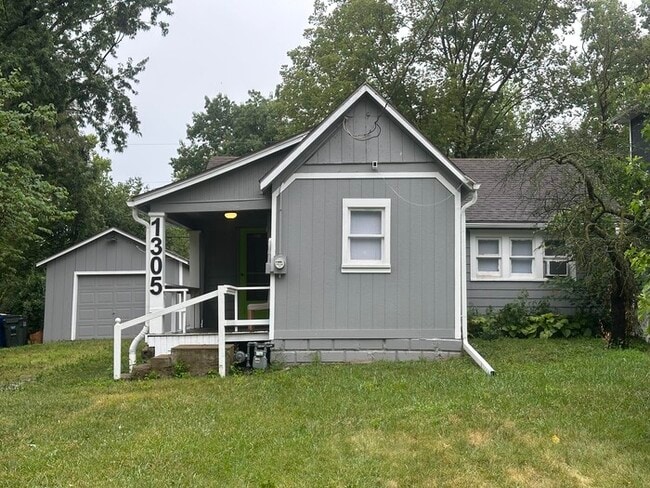 property at 1305 W 21st St