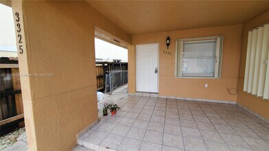 3325 SW 23rd Terrace in Miami, FL - Building Photo - Building Photo