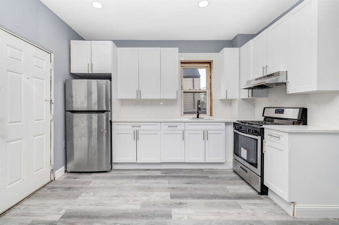 231 Palisade Ave in Garfield, NJ - Building Photo