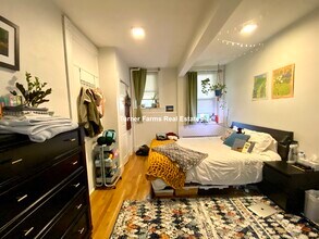 42 Cedar St, Unit 1R in Somerville, MA - Building Photo - Building Photo