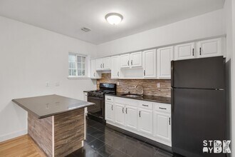 330 Clifton Pl in Brooklyn, NY - Foto de edificio - Building Photo