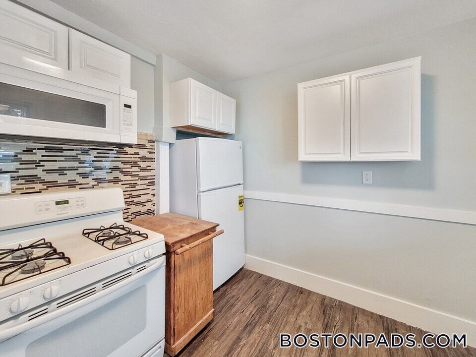 39 Juniper St in Boston, MA - Building Photo