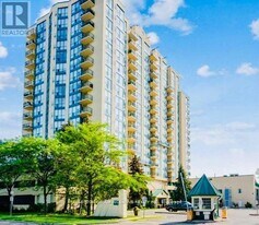65 Ellen St in Barrie, ON - Building Photo