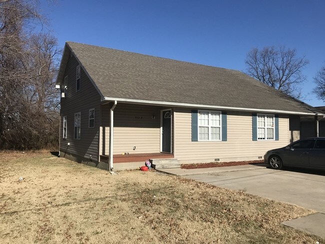 713 E Monroe St-Unit -Apt A in Pittsburg, KS - Building Photo - Building Photo