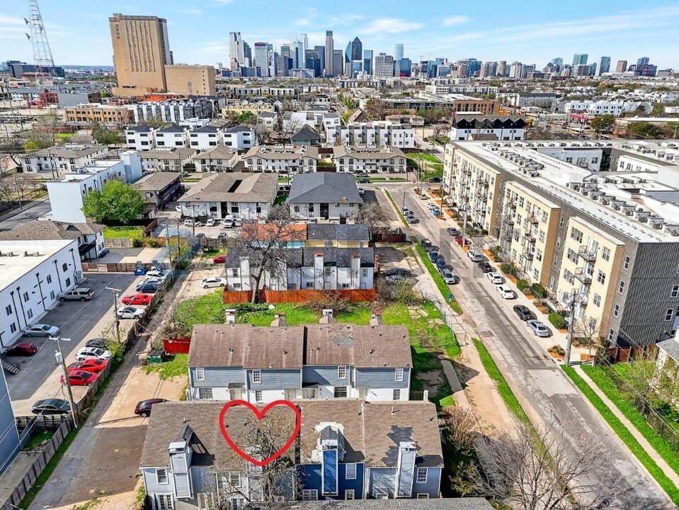 4626 San Jacinto St in Dallas, TX - Building Photo