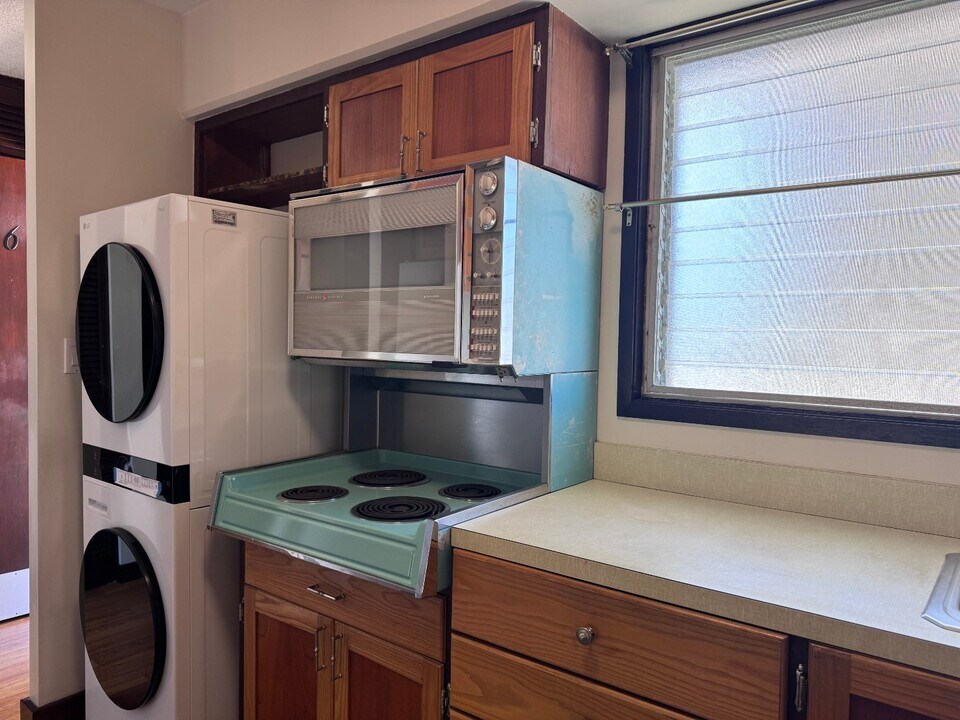 1658 Liholiho St in Honolulu, HI - Building Photo
